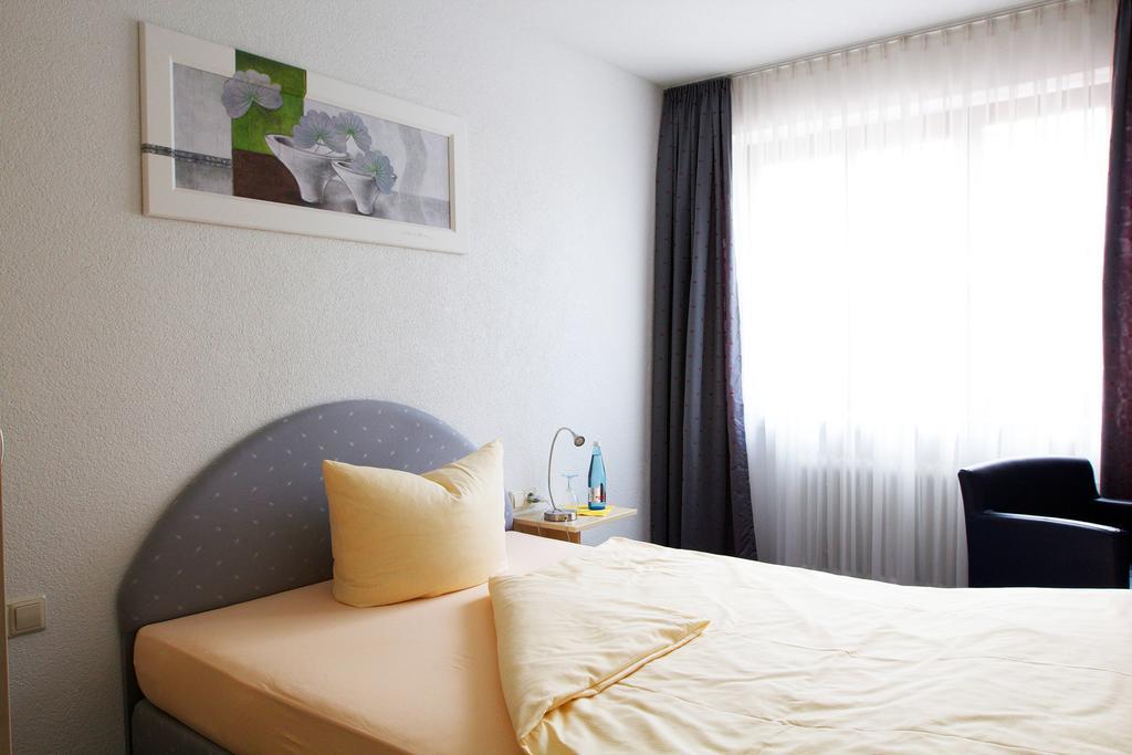 Hotel Restaurant Engel Pfaffenweiler Room photo