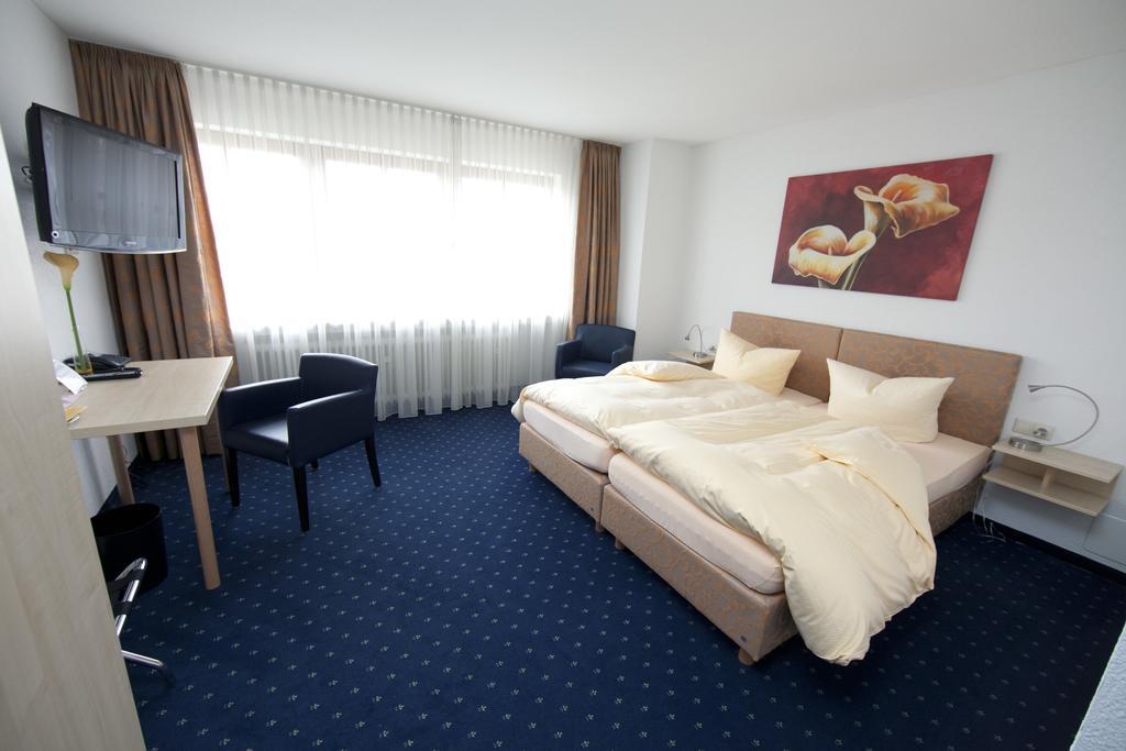 Hotel Restaurant Engel Pfaffenweiler Room photo