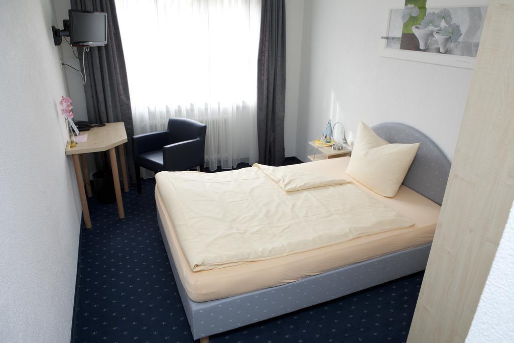 Hotel Restaurant Engel Pfaffenweiler Room photo
