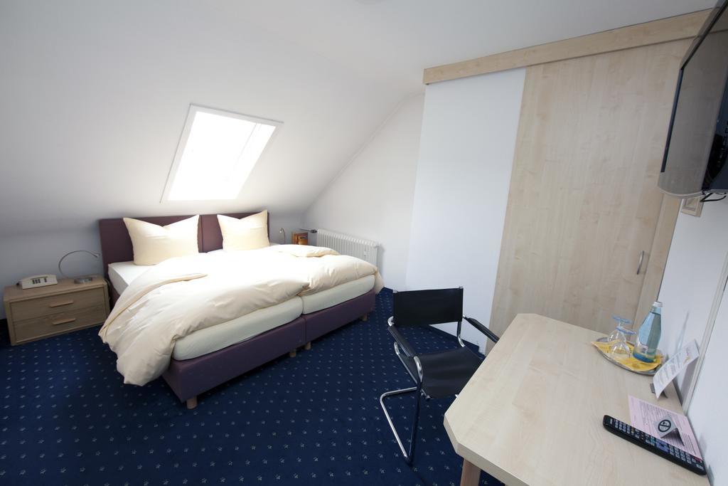 Hotel Restaurant Engel Pfaffenweiler Room photo